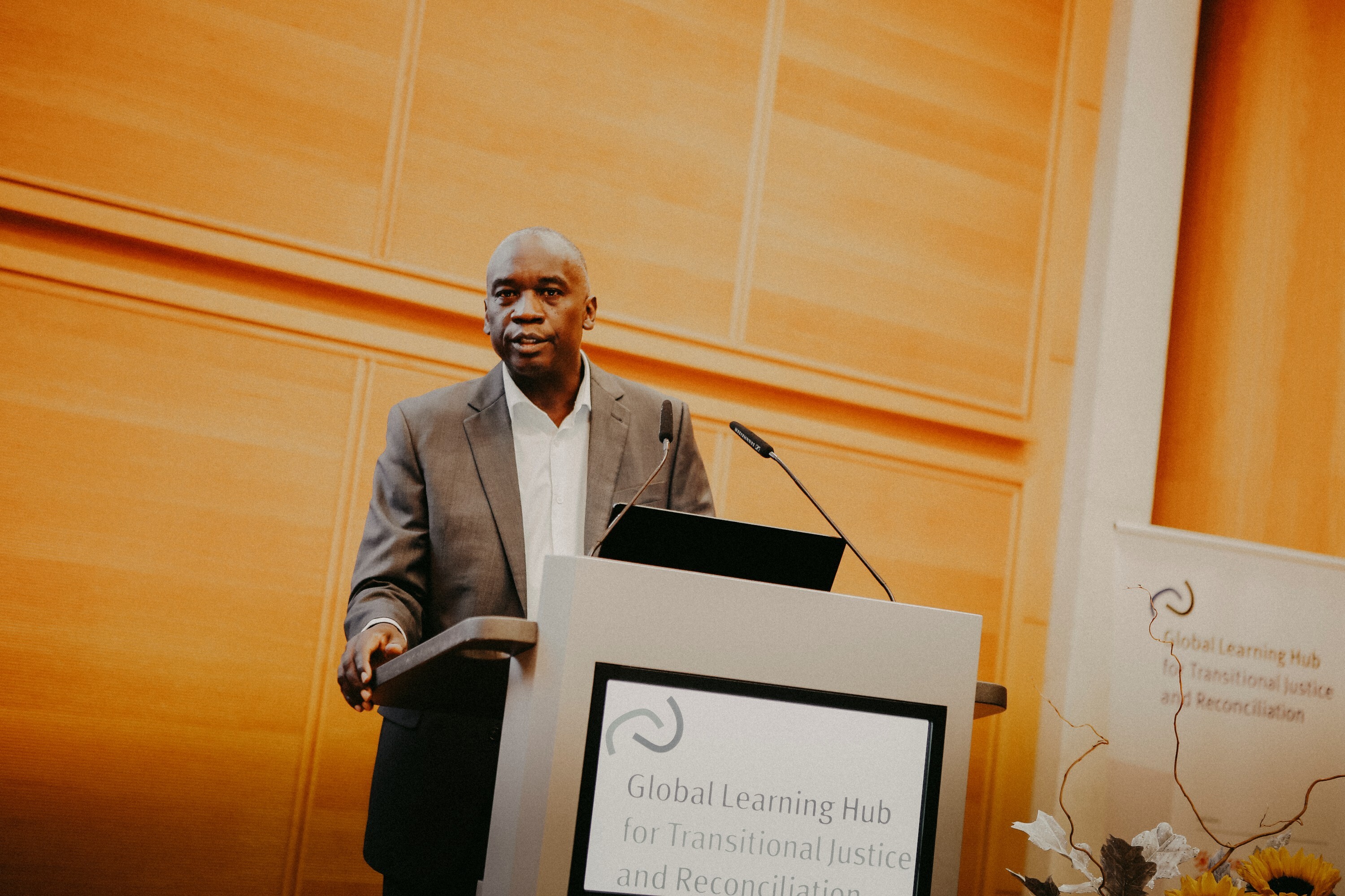 Barney Afako (UN Commission on Human Rights in South Sudan) called for the inclusion of non-traditional partners in dealing with the past processes